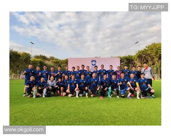 足球明星专属姿势图男女对比分析揭示运动魅力与个性风采 足球明星专属姿势图男女对比分析揭示运动魅力与个性风采