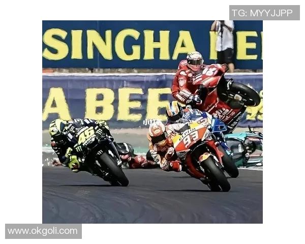 马奎斯与足球明星亲密合影展现体育精神与友谊的完美结合